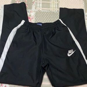Nylon mesh insulated Nike pants
